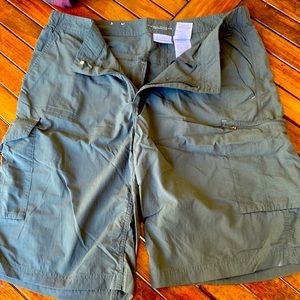Columbia Omnishade shorts size 36